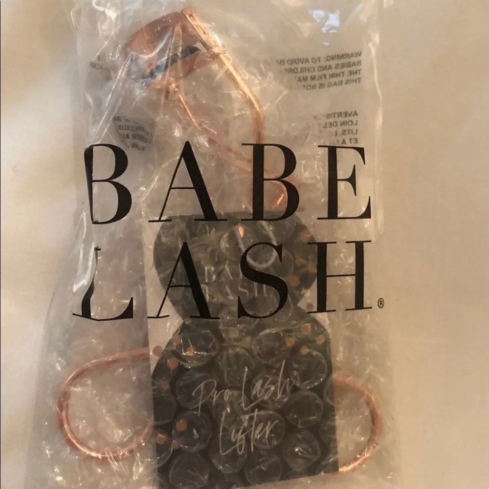 New eyelash curler